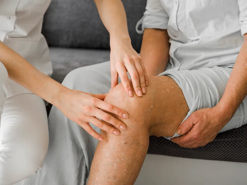 Chiropractic care for knee pain at Northern Roots Family Spinal Care in Clear Lake